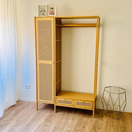 Apartment At 61 Charm Center *